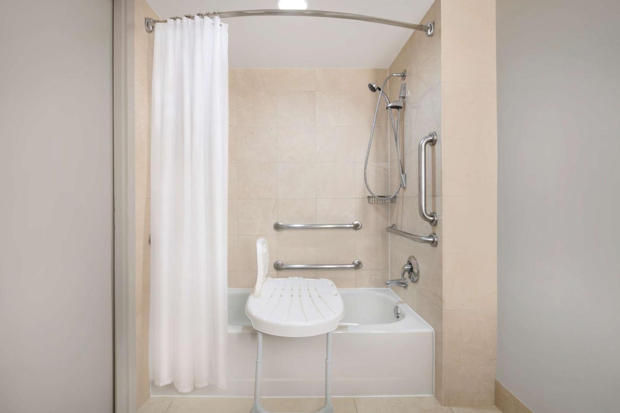 Queen Room with Accessible Tub - Disability Access,1434396868:JPEG